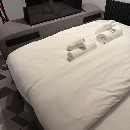 Beautiful 5 Bedroom Home Sleeps 12 People In Manchester Bagian luar foto